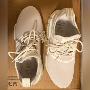 White womans adidas sneakers. Size 9